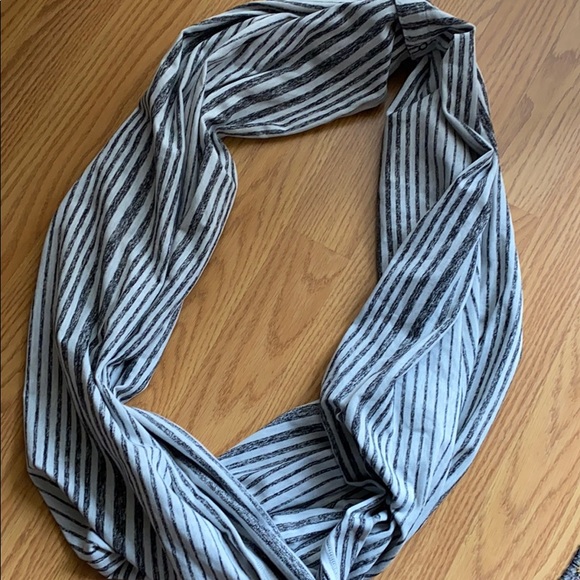 Lululemon gray and white stripe scarf - Picture 1 of 3